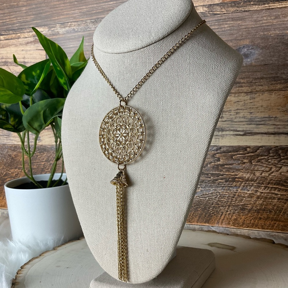 Golden Statement Necklace - Picture 2 of 4